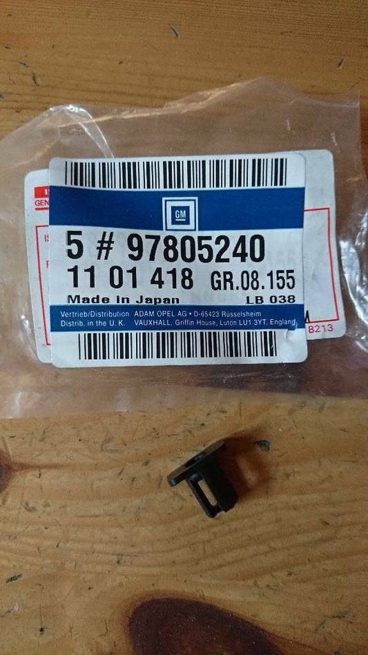 Opel Monterey Mutter Kotflügel Innenverkleidung neu original GM