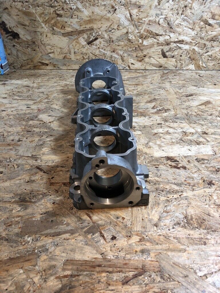 Opel Kadett E Nockenwellen Gehäuse NEU Original GM