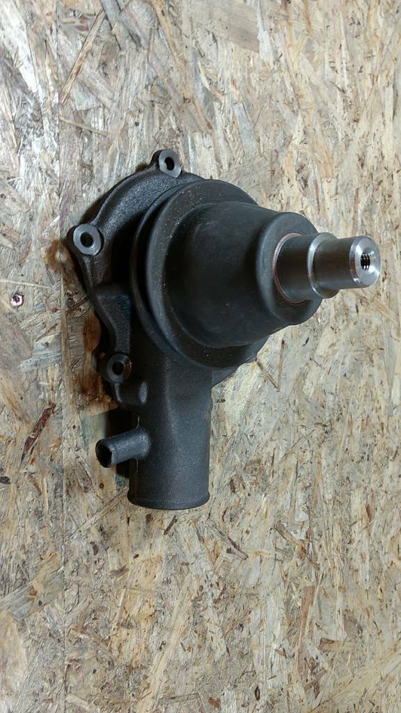 Original GM Opel Rekord E Wasserpumpe NEU