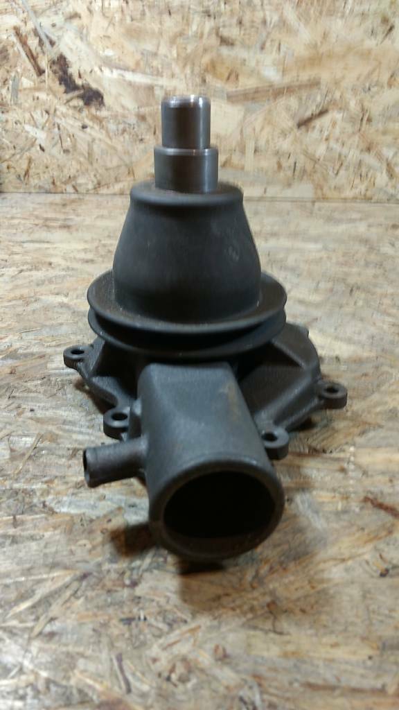 Original GM Opel Rekord E Wasserpumpe NEU