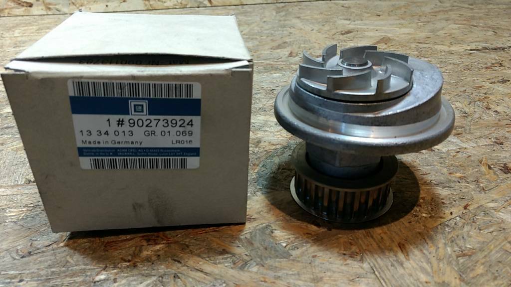 Original GM Opel Wasserpumpe Kadett E Ascona C 1.6 / 1.8 8V NEU
