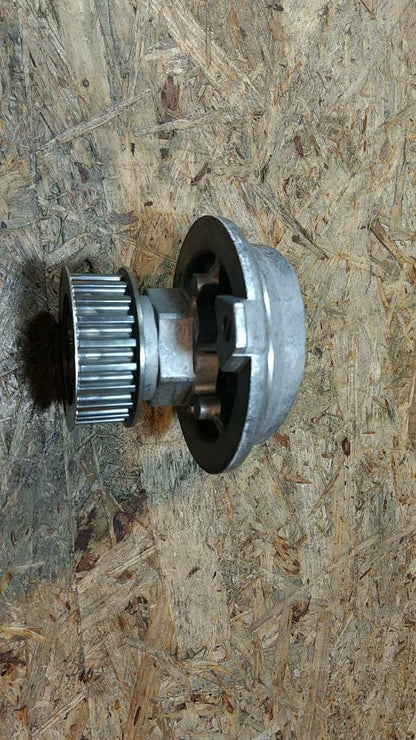 Original GM Opel Wasserpumpe Kadett E Ascona C 1.6 / 1.8 8V NEU