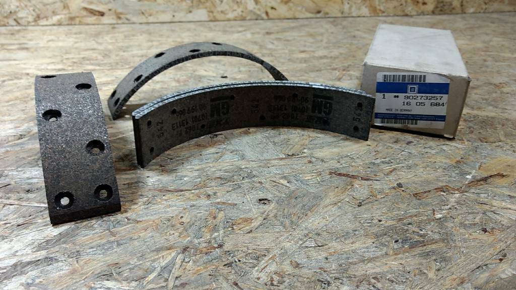 Original GM Opel Bremsbacken Kadett E Ascona C NEU