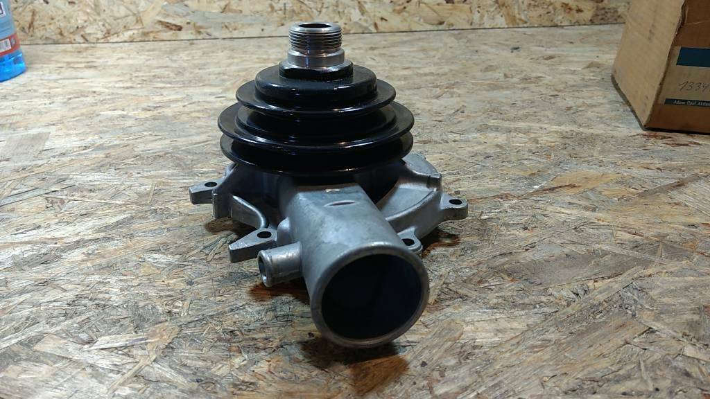 Original GM Opel Ascona B Rekord E Diesel 2.0 2.3 Wasserpumpe NEU