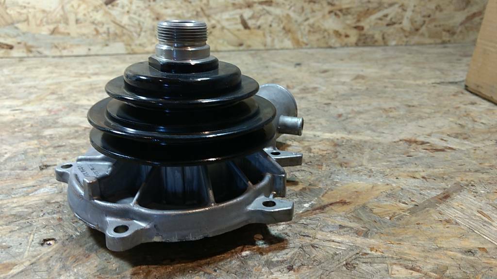 Original GM Opel Ascona B Rekord E Diesel 2.0 2.3 Wasserpumpe NEU