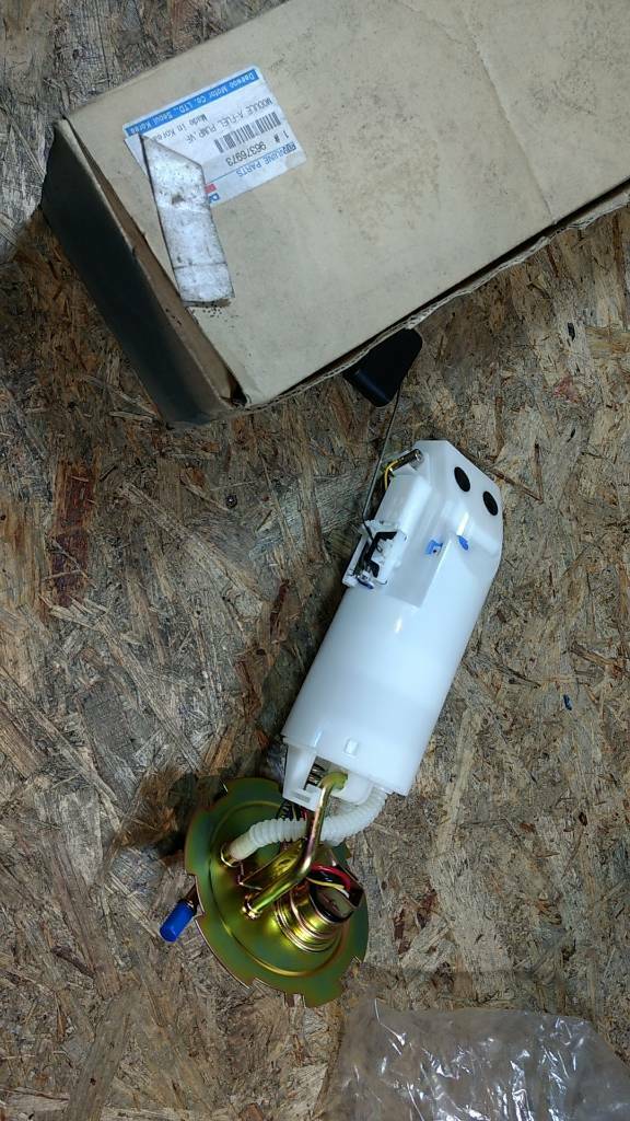 Original GM Daewoo Opel Benzin Kraftstoffpumpe 2.0 NEU