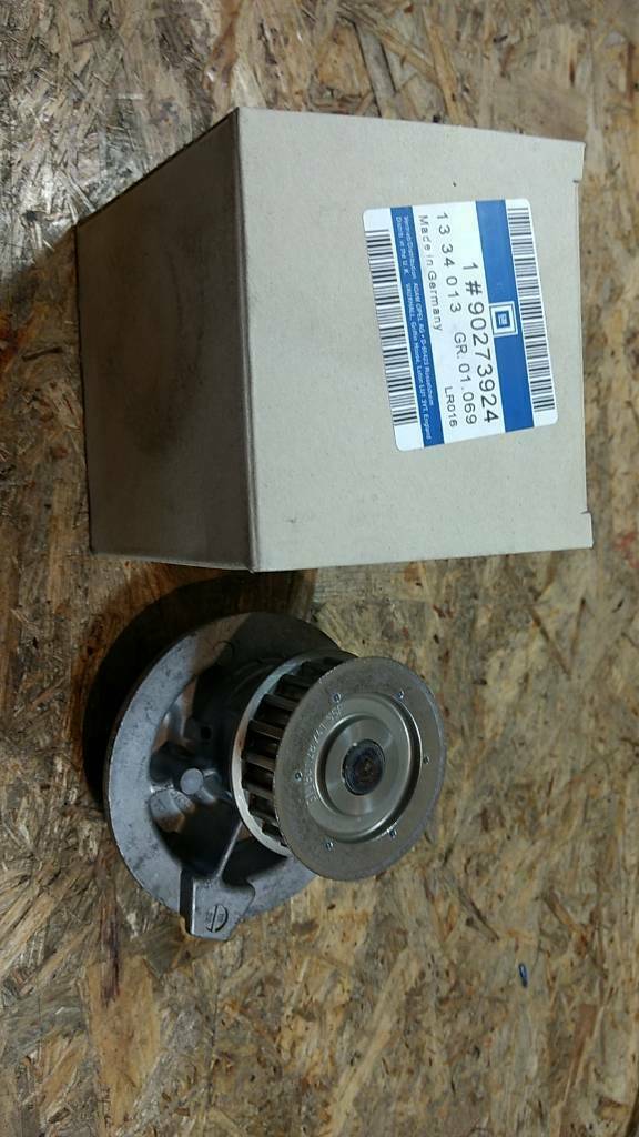 Original Opel Wasserpumpe Kadett E Ascona C1.6 1.8 8V C18NE NEU