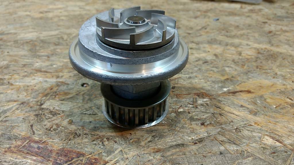 Original Opel Wasserpumpe Kadett E Ascona C1.6 1.8 8V C18NE NEU