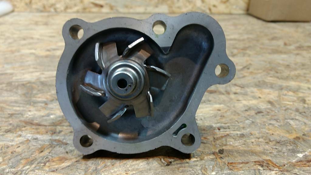 Original GM Opel Wasserpumpe Corsa A Kadett E 1.5D NEU