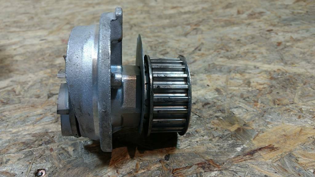 Original GM Opel Wasserpumpe Vectra Astra  Kadett  Ascona  NEU