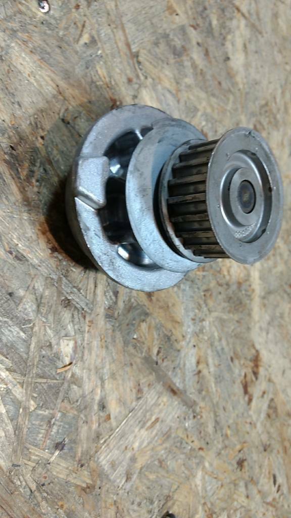 Original GM Opel Wasserpumpe Vectra Astra  Kadett  Ascona  NEU