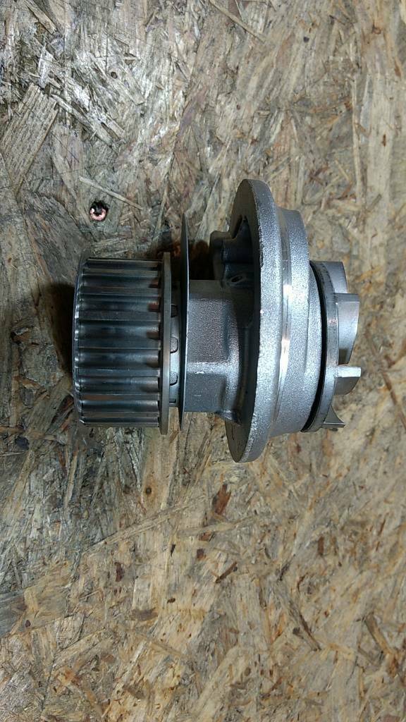 Original  Opel Wasserpumpe Ascona C Kadett E Vectra A Astra F NEU