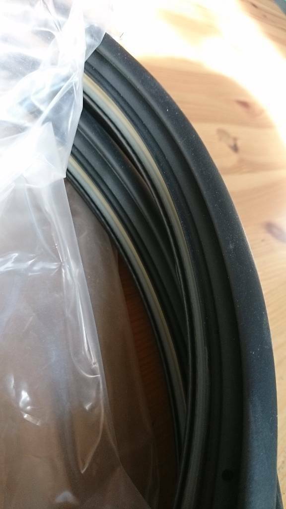 Kadett D 5 Türer Schrägheck Türdichtung hinten neu original GM