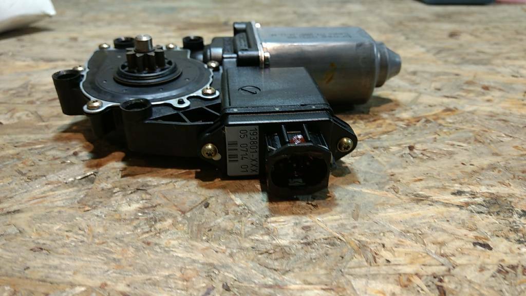 Original GM Opel Omega B Fensterhebermotor rechts NEU