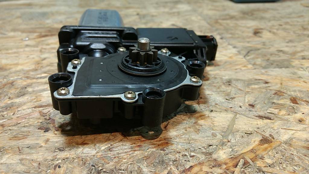 Original GM Opel Omega B Fensterhebermotor rechts NEU
