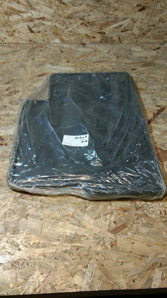 Original GM Opel Vectra A Gummi-Fußmatten-Set hinten NEU