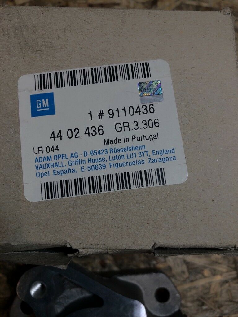 Original GM Opel Movano Distanzstück Halter Stütze Einspritzpumpe Neu