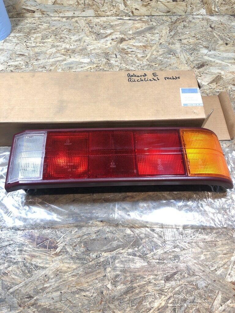 Original GM Opel Rekord E Rücklicht Rechts *NEU*