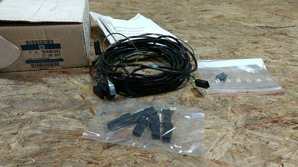 Original GM Opel Omega B Caravan Kontrollgerät E-Satz AHK NEU