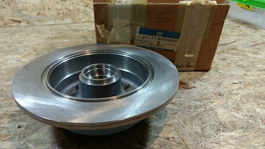 Original GM Opel Kadett E 2.0 Bremsscheibe hinten NEU