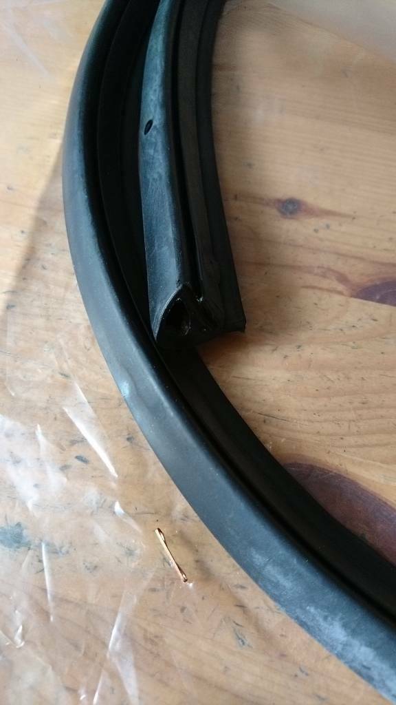 Opel Astra G (5Türer) Dichtung Einstiegsverkleidung links neu original GM
