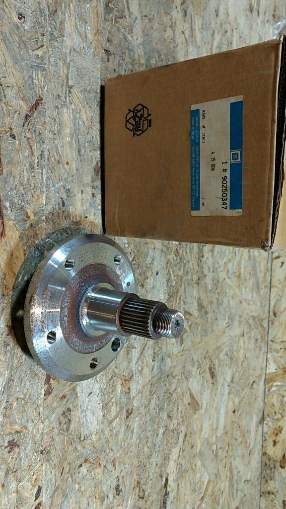 Original GM Opel Omega A Radzapfen Hinterachse NEU