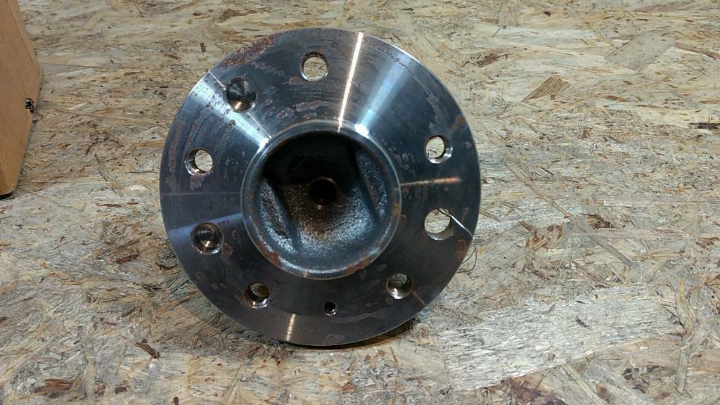 Original GM Opel Omega A Radzapfen Hinterachse NEU
