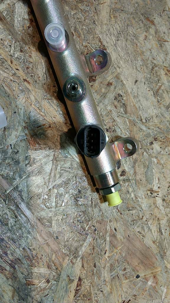 Original GM Opel Verteilerrohr Kraftstoffeinsp.pumpe Movano NEU