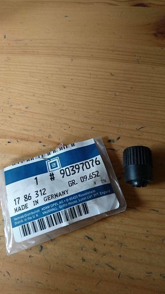 Kadett E Knopf Radio neu original GM