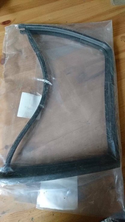 Original GM Kadett E 5 Türer Schrägheck Dichtung Seitenwand Fenster Neu