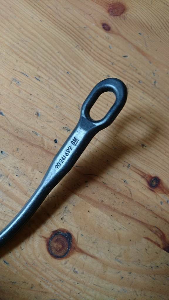 Kadett E Halteband Hutablage Kofferraum neu original GM
