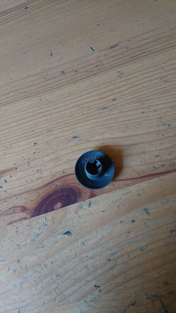 Opel Omega B Druckknopf Abdeckung Kofferraum neu original GM
