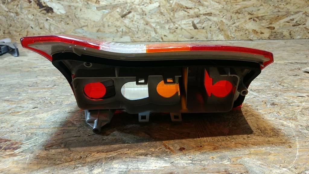 Original GM Opel Astra F Caravan Rückleuchte rechts NEU