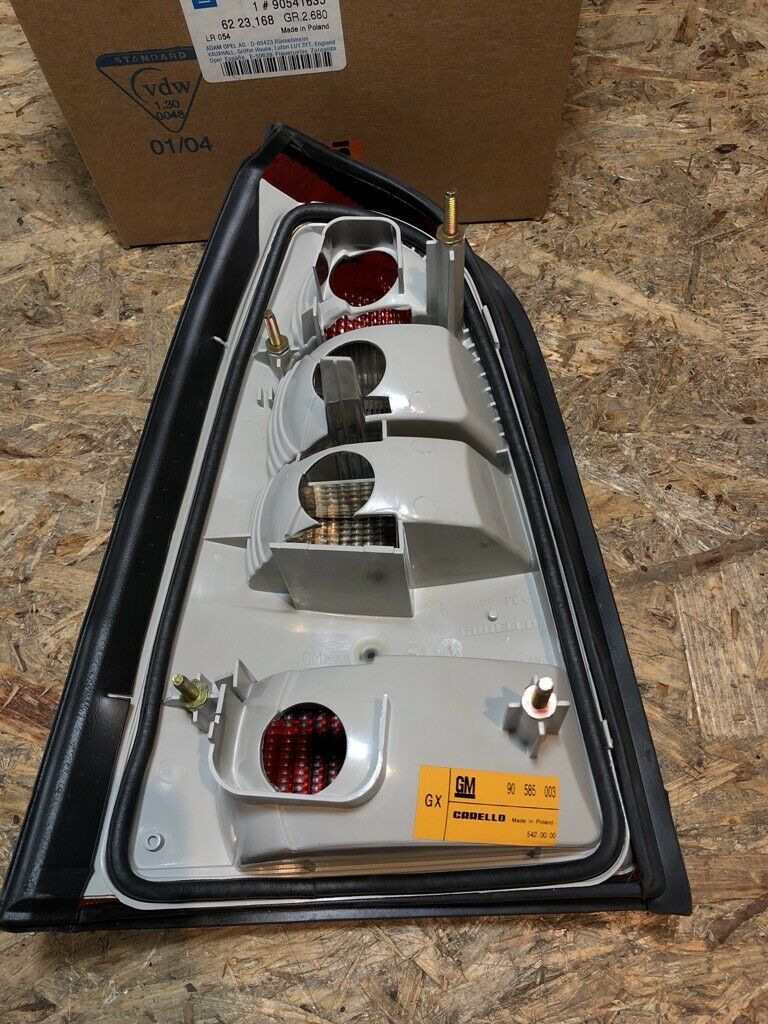 Original GM Opel Vectra B Caravan Rückleuchte Rechts NEU