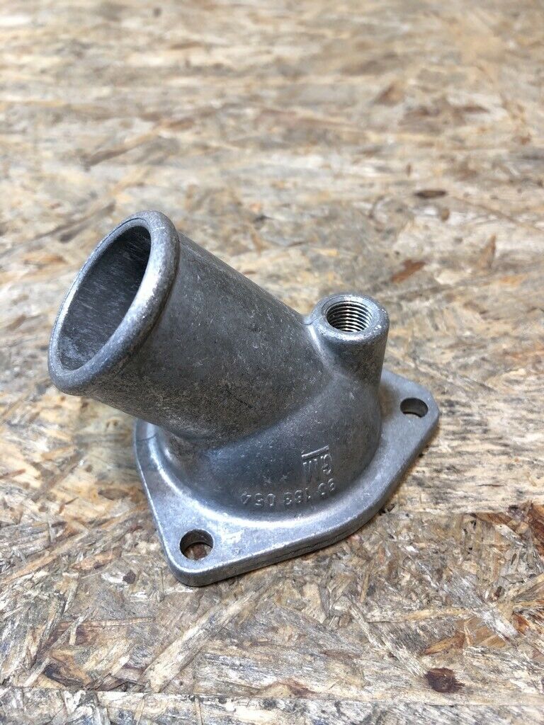 Original GM Opel Ascona C Kadett E Wasserauslass stutzen *NEU*