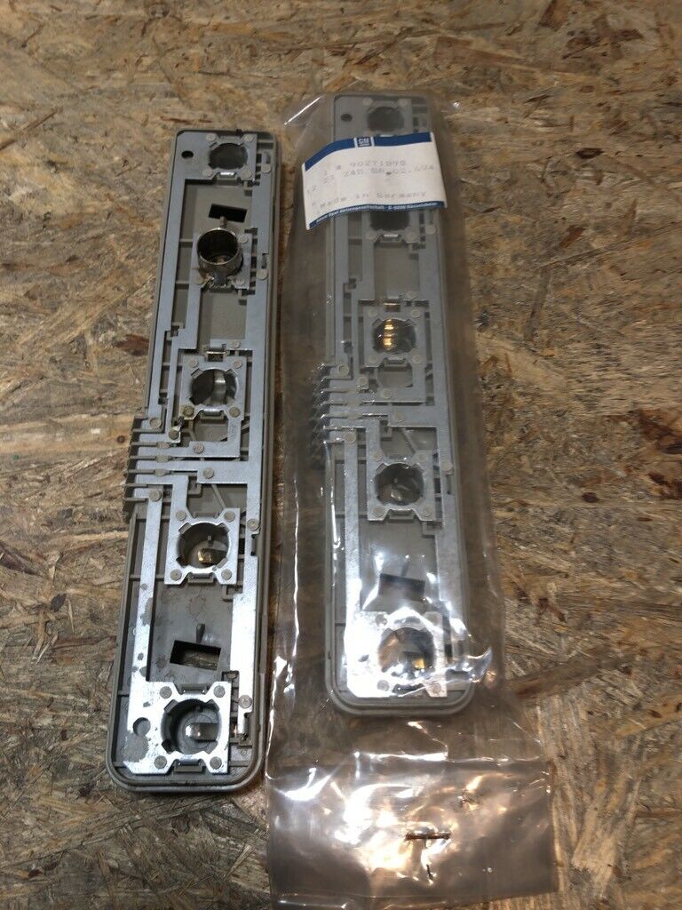 Original GM Opel Omega A Caravan Kontaktplatte Rücklicht *NEU*