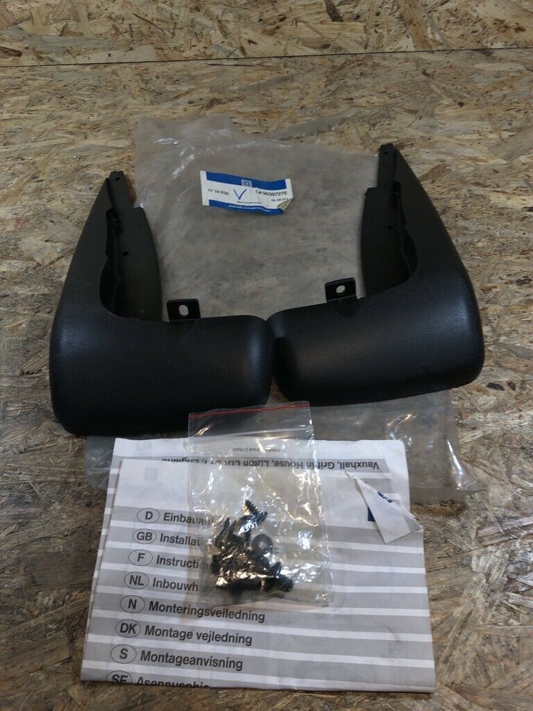 Original GM Opel Astra F GSI Schmutzlappen vorne Neu
