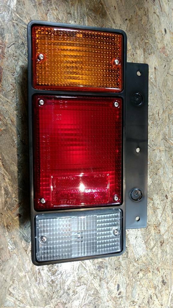 Original GM Opel Isuzu Elf Rücklicht hinten rechts NEU