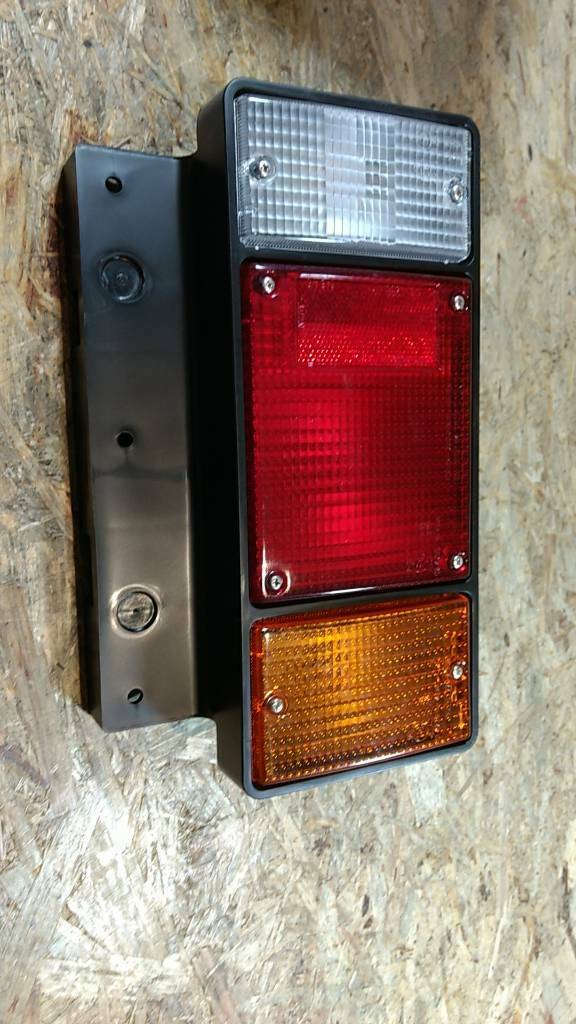 Original GM Opel Isuzu Elf Rücklicht hinten rechts NEU