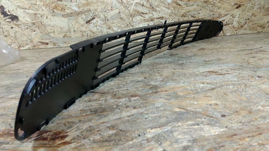 Original GM Opel Vectra B Limo Stoßfängergrill vorne NEU