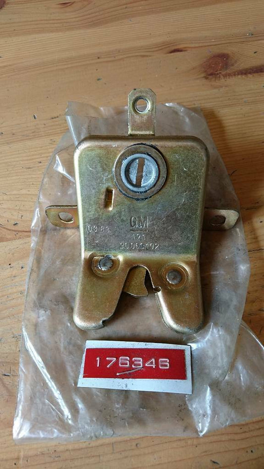 Kadett E Schrägheck Schloß Heckklappe neu original GM