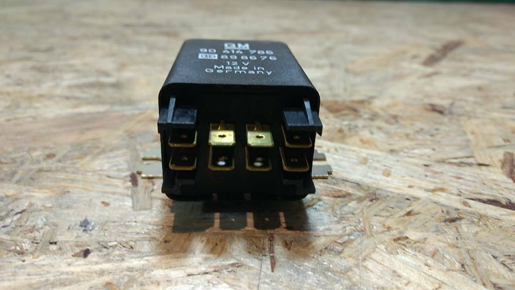 Original GM Opel Astra Calibra Corsa uvm Relais SW Lichthupe NEU