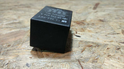 Original GM Opel Astra Relais Scheinwerfer NEU