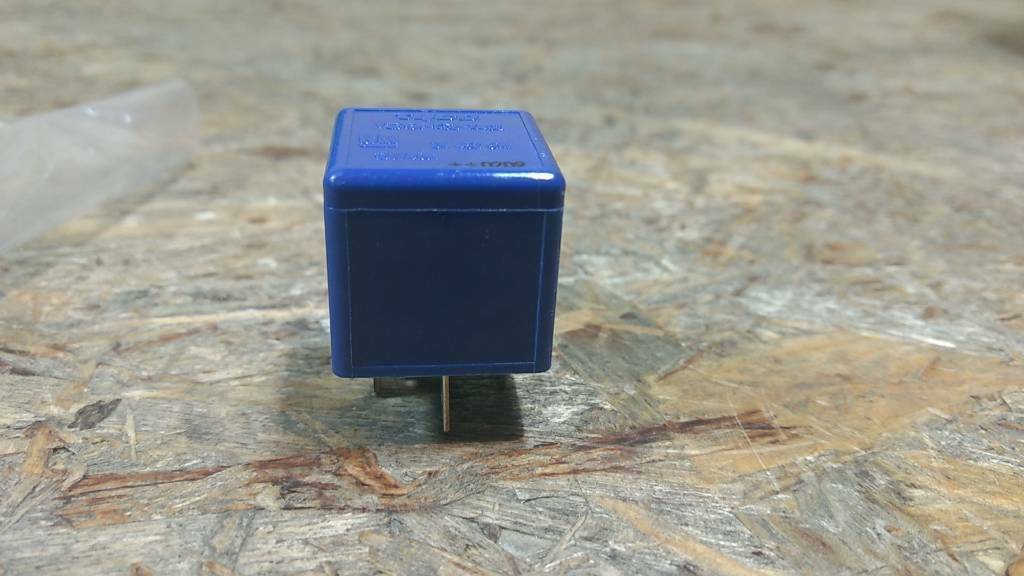 Original GM Opel Astra G Zafira A Relais heizbare Heckscheibe NEU
