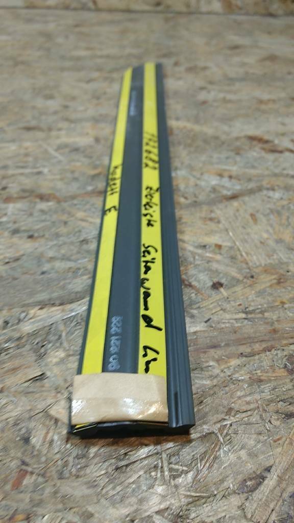 Original GM Opel Kadett E Zierleiste Seitenwand links NEU
