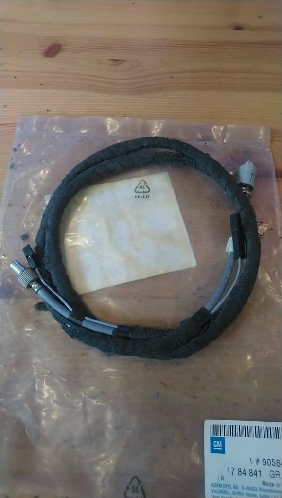 Opel Omega B Caravan Antennenkabel neu Original GM