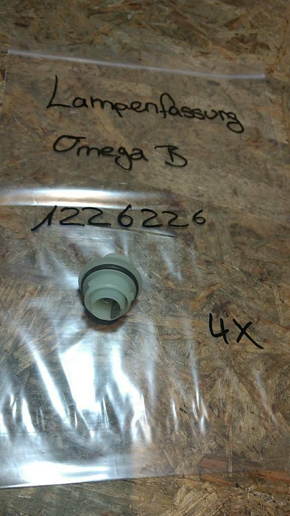 Original GM Opel Lampenfassung Omega B NEU