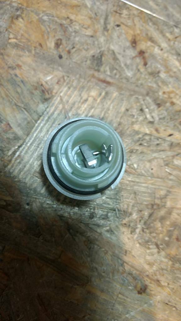 Original GM Opel Lampenfassung Omega B NEU