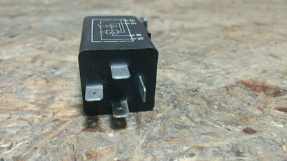 Original GM Opel Kadett Vectra Kaltstartbeschleunigung Relais NEU