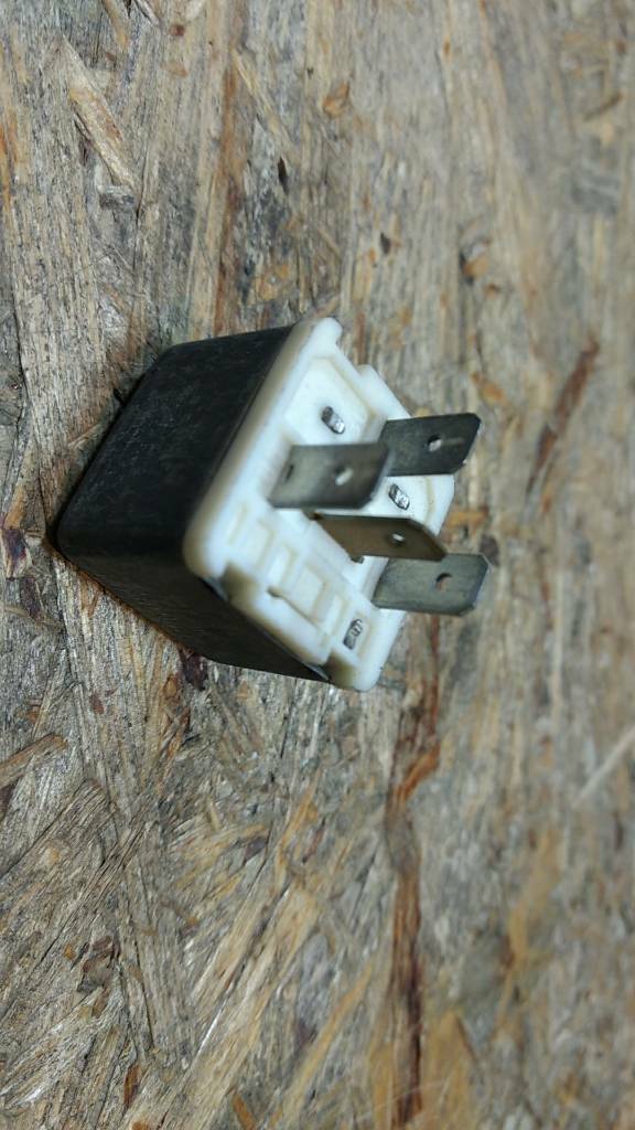 Original GM Opel Omega B Mehrzweck-Relais NEU